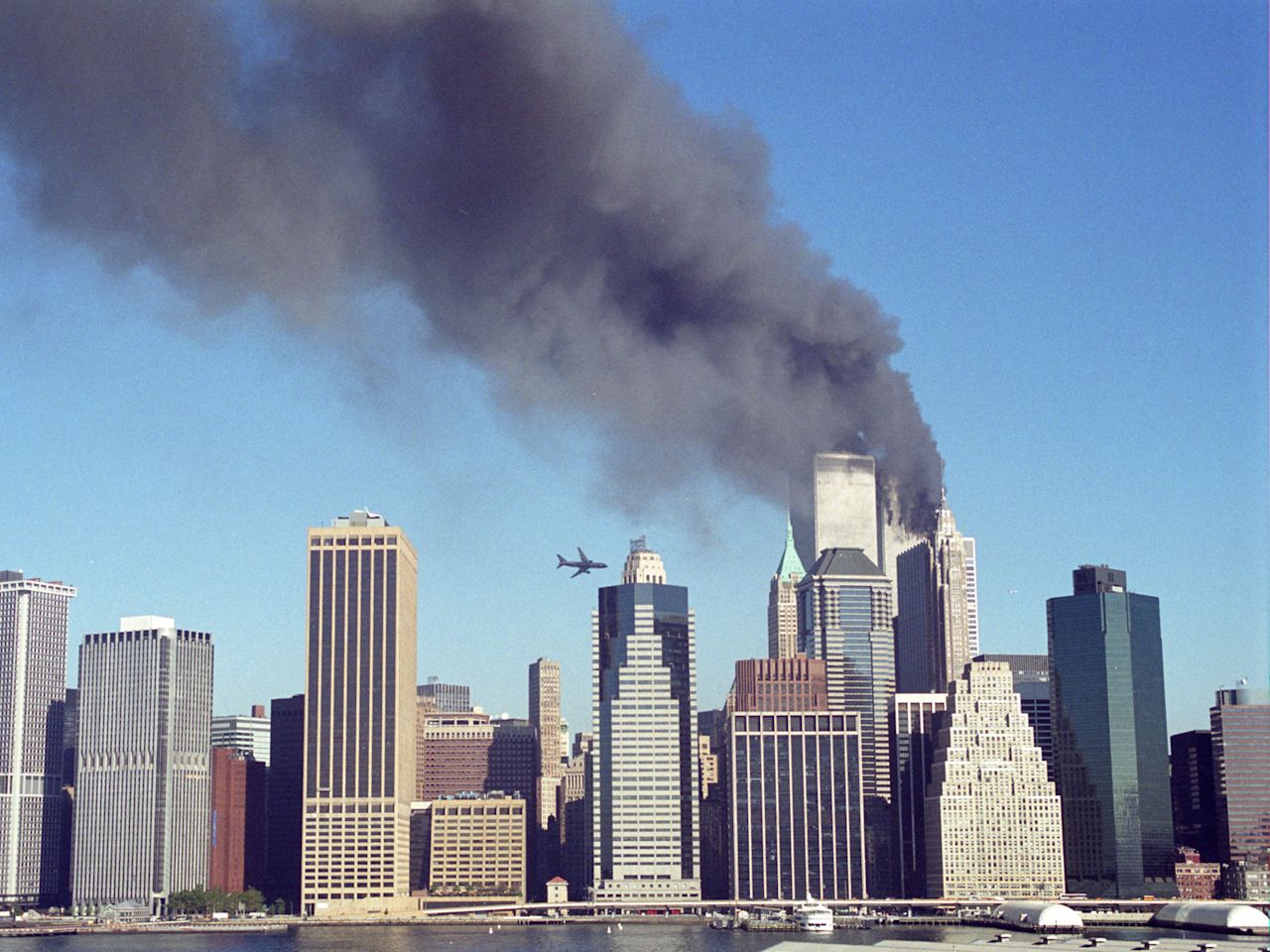 Сколько этажей было в башнях близнецах. Башни ВТЦ В Нью-Йорке. Всемирный торговый центр в Нью-Йорке башни Близнецы. 11 September 2001 New York. Небоскрёбы Близнецы в Нью-Йорке.